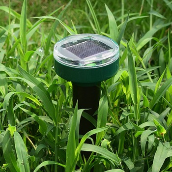 جهاز لطرد الحشرات بالطاقة الشمسية